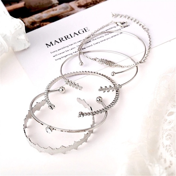 ⚜️[𝟯/$𝟮𝟴]⚜️6 Layered Crystal Fancy Bracelet NEW - Picture 2 of 6